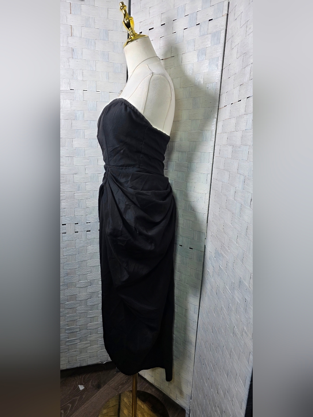 PrettyLittleThing Strapless Black Sweetheart Draped Evening Dress - Picture 7 of 10